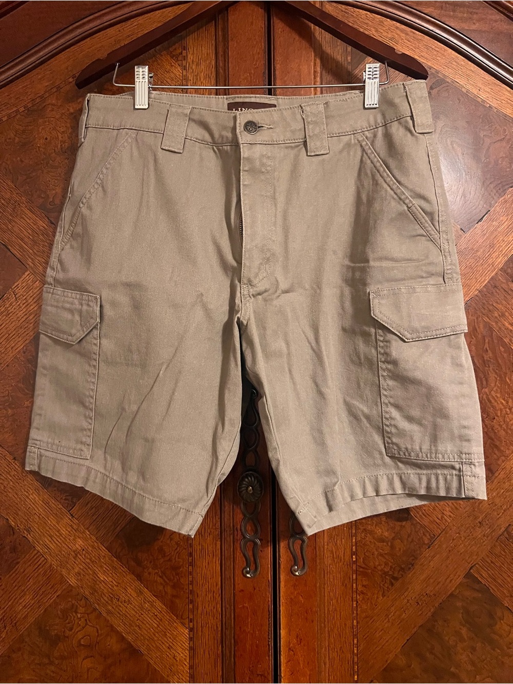 Men's Cargo Shorts in Light Khaki - Classic Pocket Design